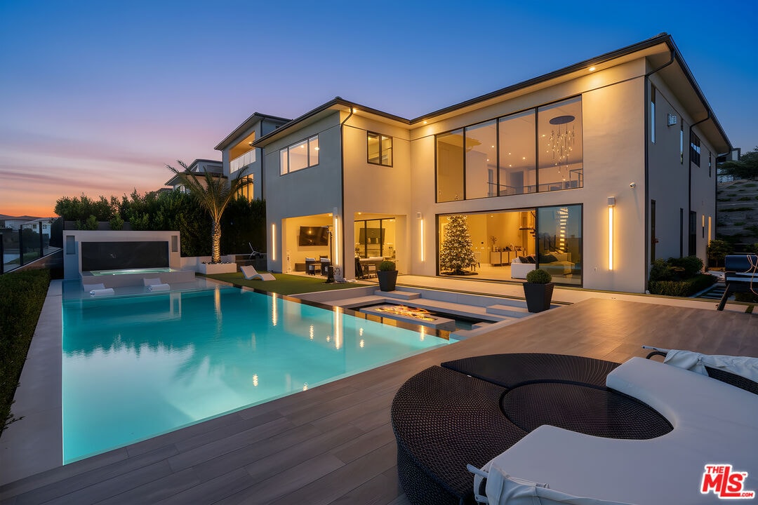 Foto principal - 20306 Willoughby Ln