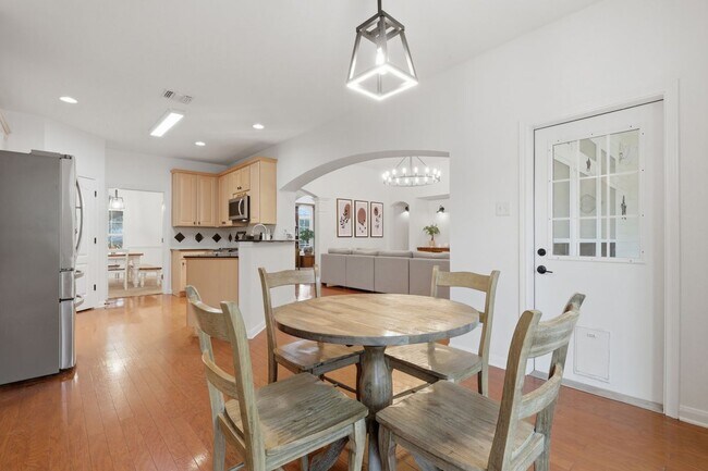 Building Photo - 30737 Deerfield Terrace