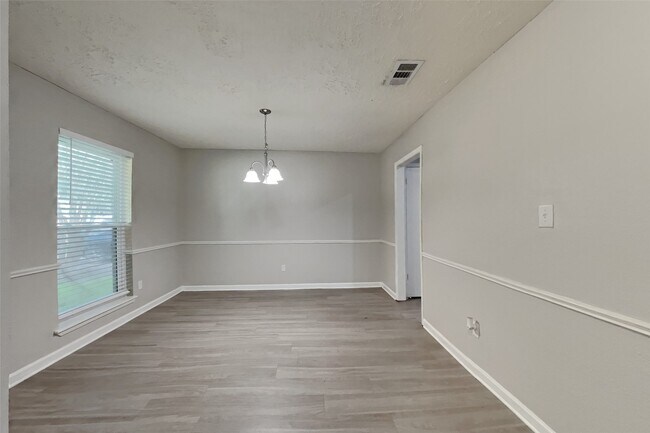Building Photo - 14227 Bella Dr