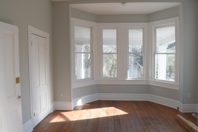 Foto del edificio - 215 N 5th Ave