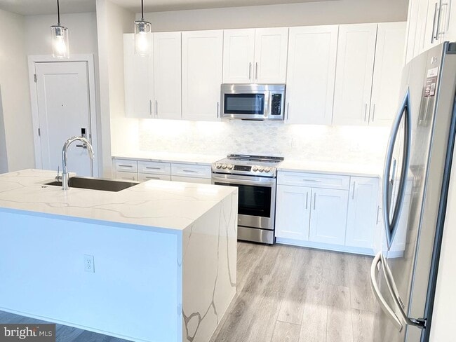 Building Photo - 1761 Old Meadow Rd