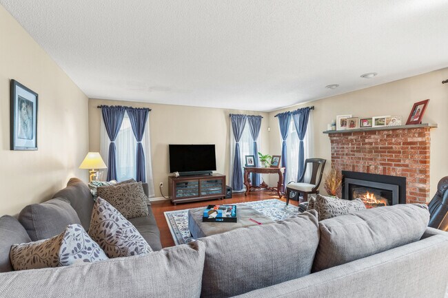 Foto del edificio - 54 Jennifer Rd