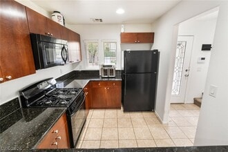 Building Photo - 9132 Gabardine Ave