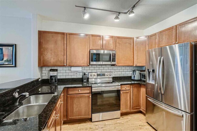 Building Photo - 9039 E Panorama Cir