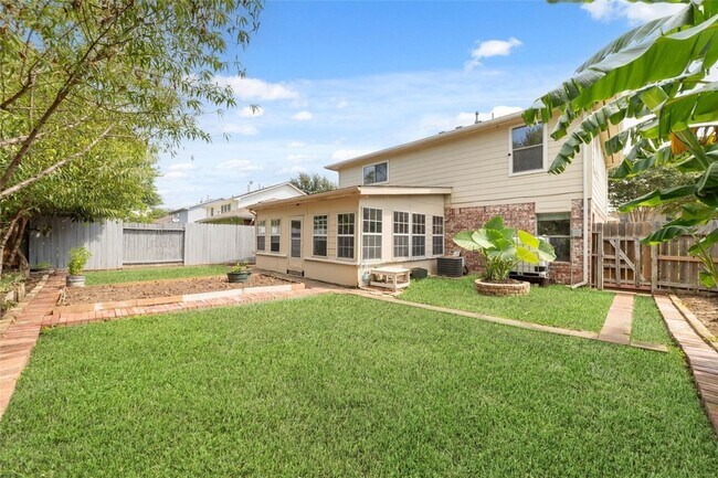 Foto del edificio - 8427 Brickhaven Ln