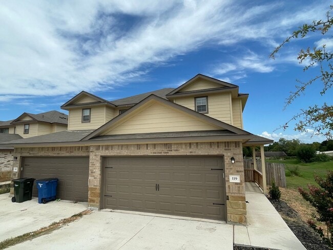 Building Photo - Luxury 3/2.5 Townhouse in NBTX