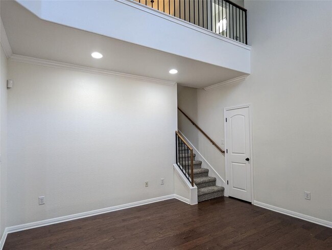 Building Photo - 13400 Briarwick Dr