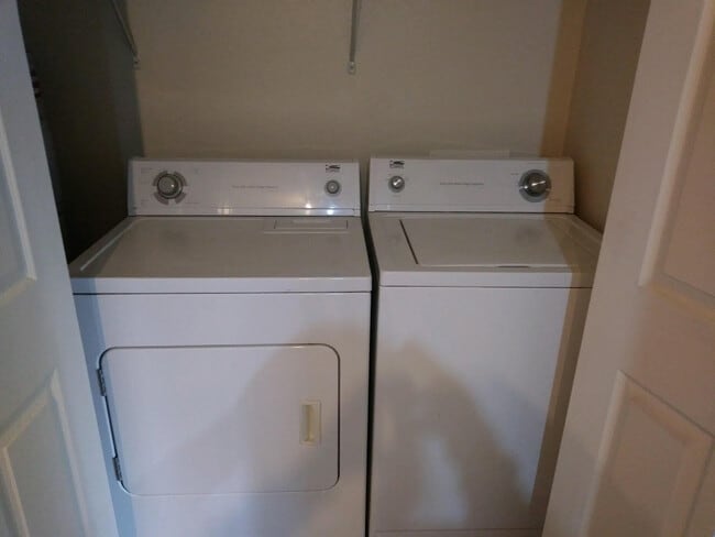 Building Photo - Spacious 2 bedroom in great community