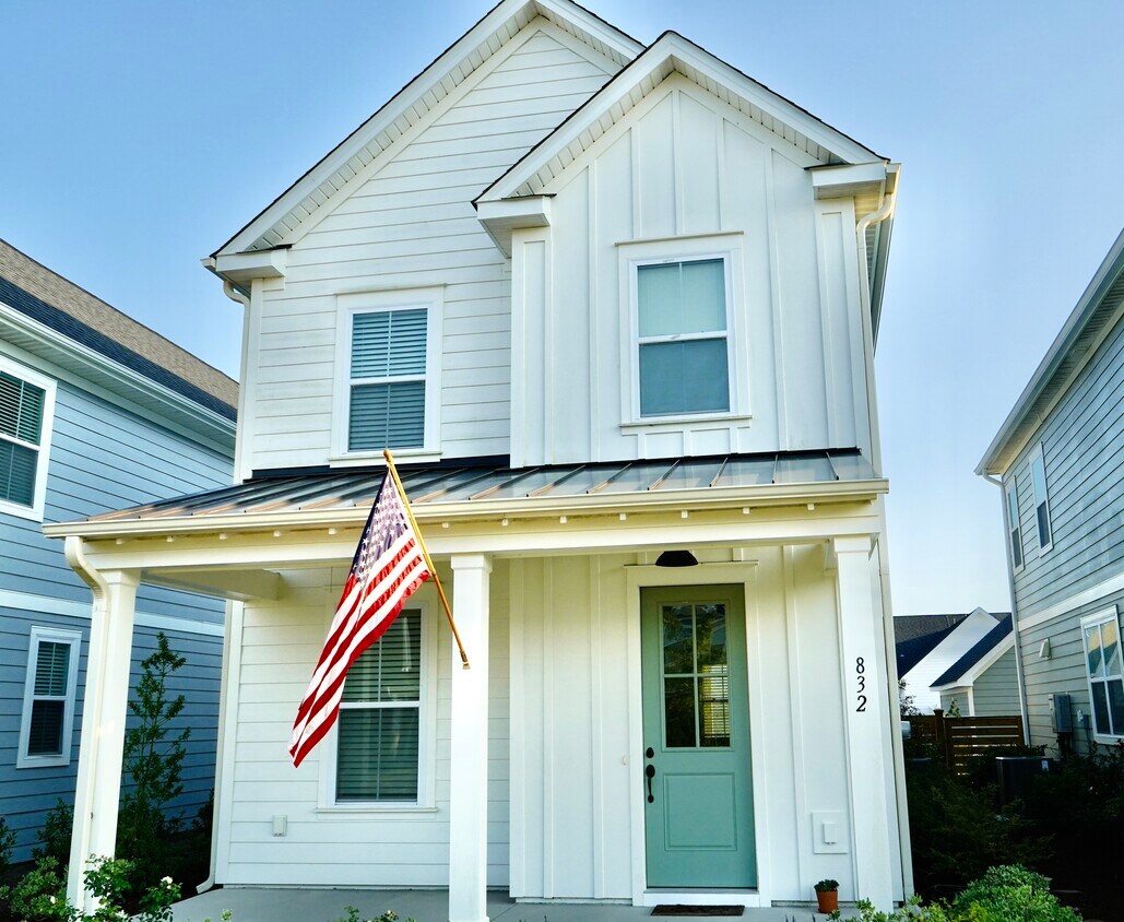 Foto principal - 832 Edgerton Dr