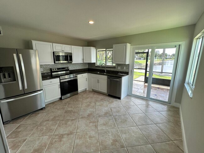 Building Photo - 17 Tara Lakes Dr E