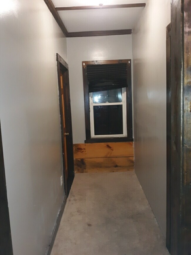 Building Photo - 328 Hartford Pike