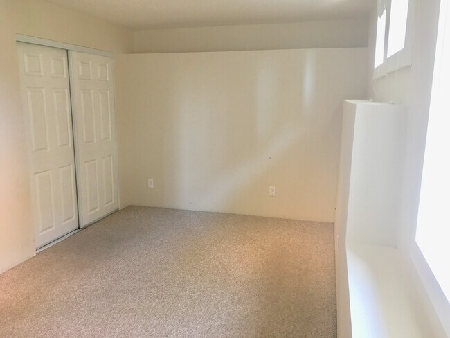 Building Photo - 579 Mira Vista Ave