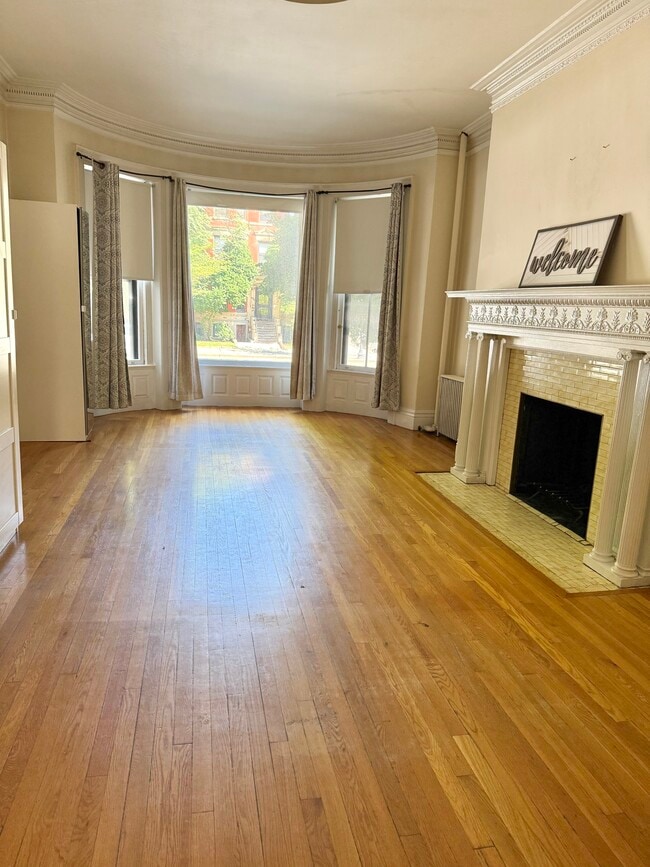 Building Photo - 849 Beacon St