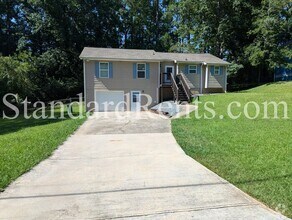Building Photo - 610 Charity Ln SW