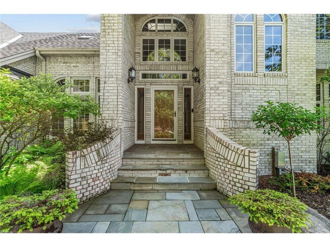 Foto del edificio - 6210 Deerwood Cir N