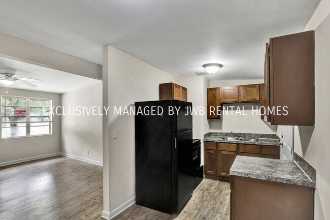 Building Photo - 2975 Exora Ct