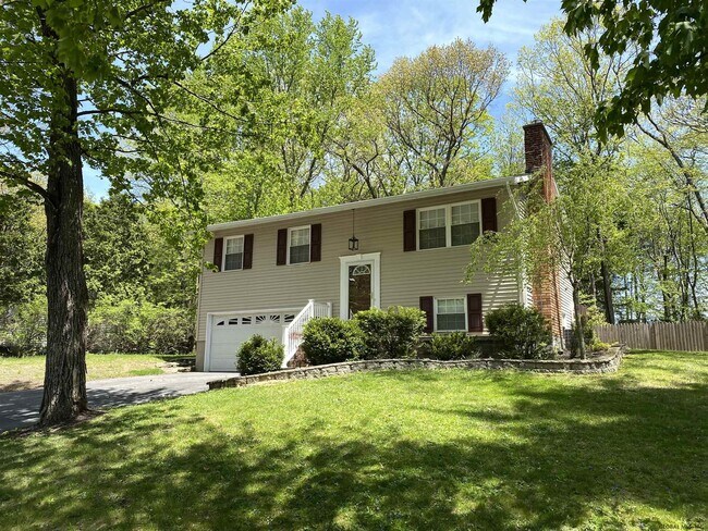 Building Photo - 72 Quevic Dr