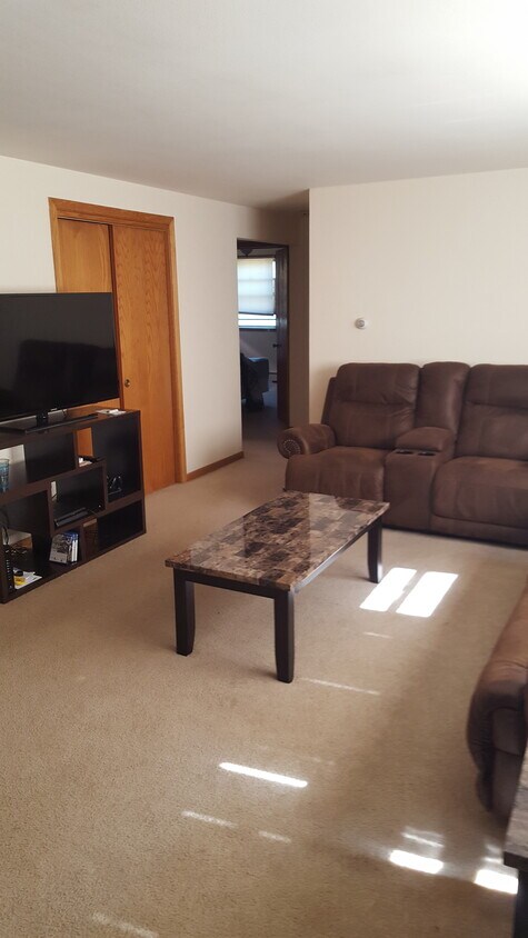 Foto del edificio - 8658 W Summerdale Ave