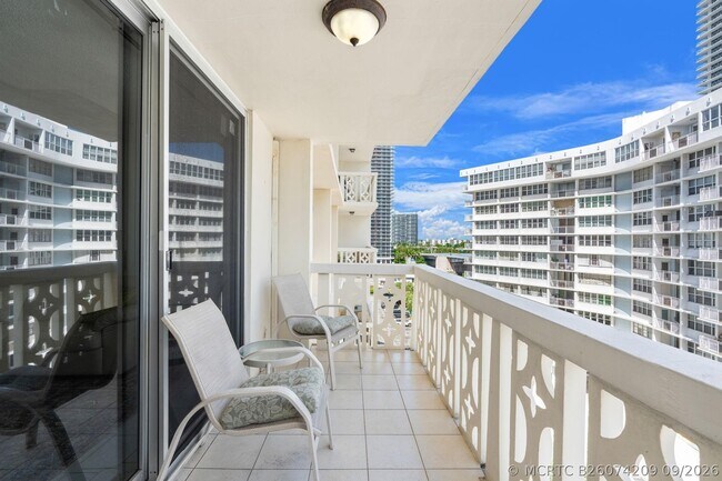 Foto del edificio - 1825 S Ocean Dr