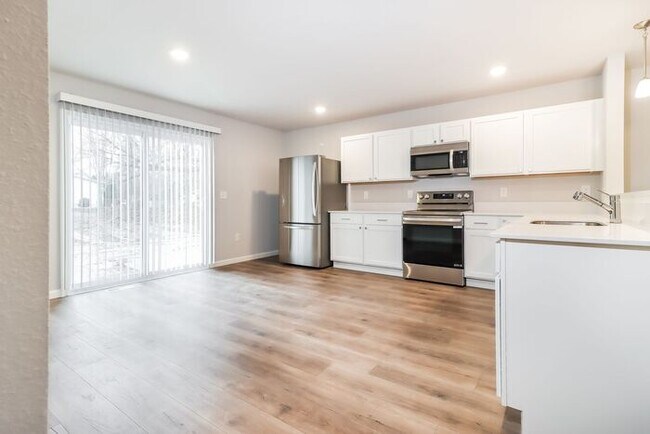 Building Photo - Limited-Time Offer: Sign your lease by April 15 and enjoy 1 month free rent.