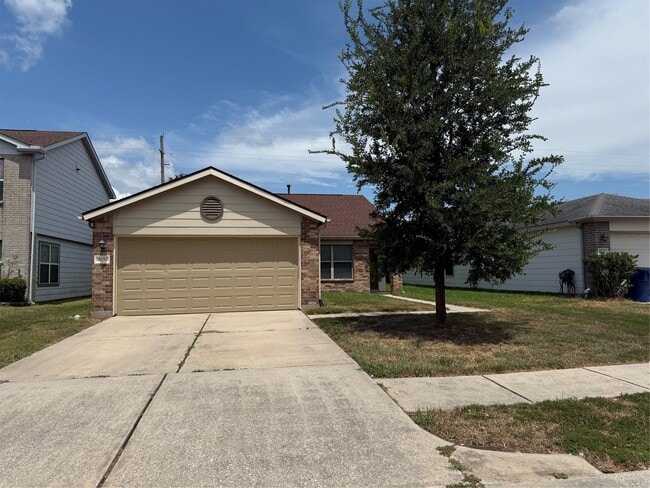 Building Photo - 3039 Legends York Dr