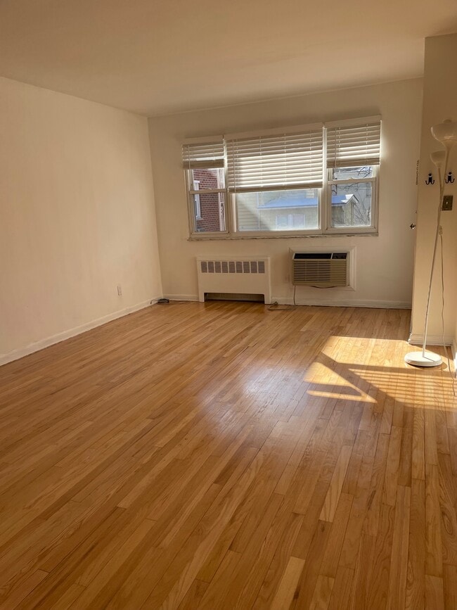 Building Photo - 201 Oakdene Pl