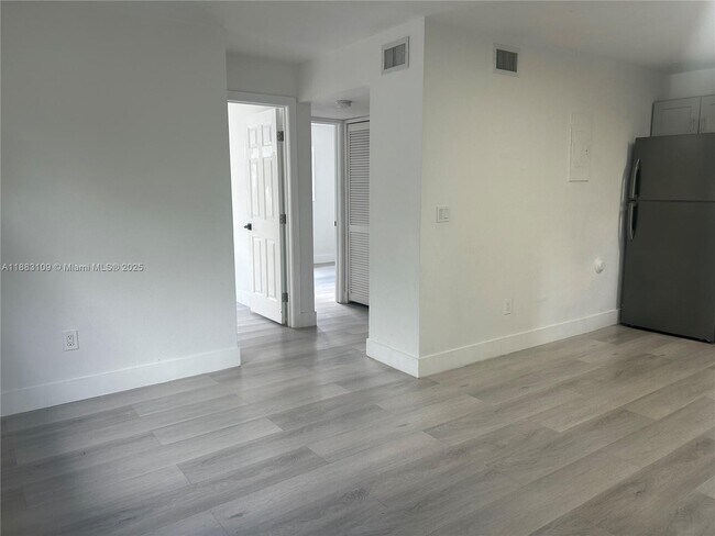 Foto del edificio - 37 NW 59th St