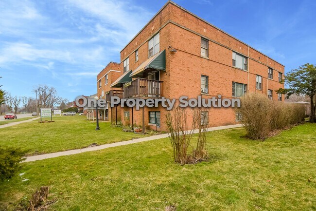 Building Photo - 925 W 35th Ave