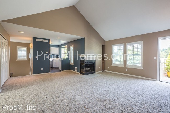Building Photo - 8435 SW Curry Dr