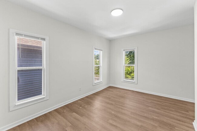 Building Photo - 1339 Mooberry St
