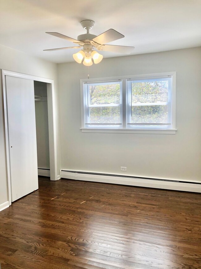 Building Photo - 4022 N Avers Ave