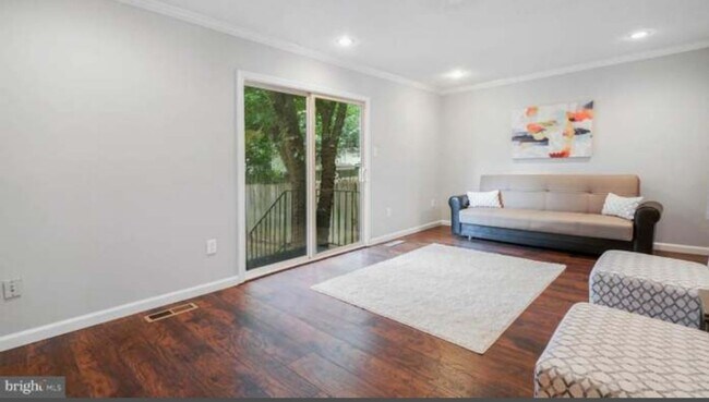 Building Photo - Charming 3BR/2-1/2 Bath Condo in Severn