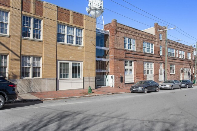 Building Photo - Charming 1-Bedroom in the Heart of Church ...