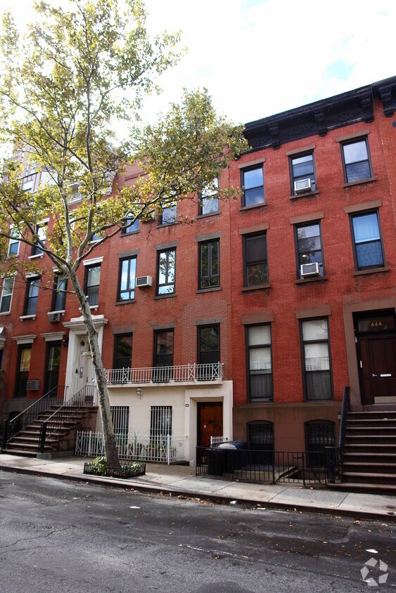 Building Photo - 442 W 44th St