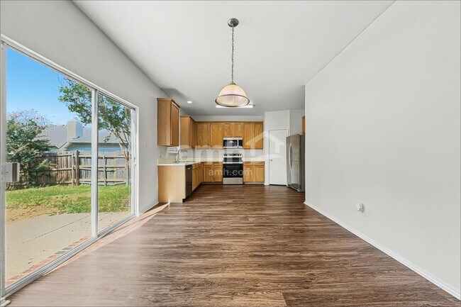 Foto del edificio - 4000 Hidden Meadow Ct