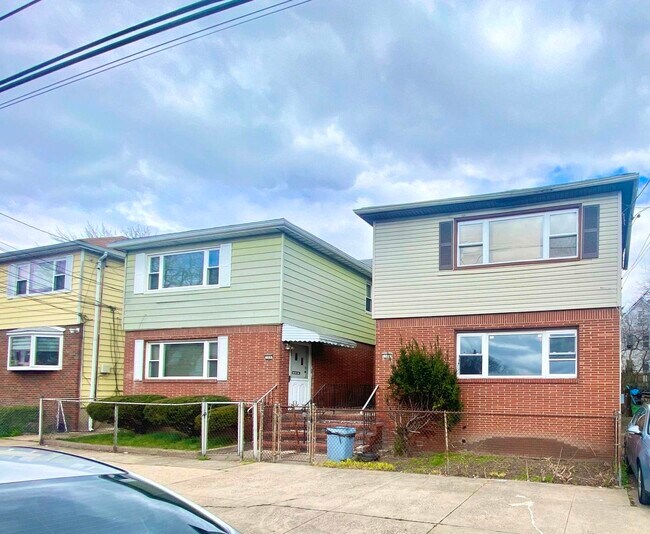 Building Photo - 164 Stegman St
