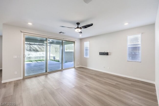 Foto del edificio - 12392 Aster Hills Ave