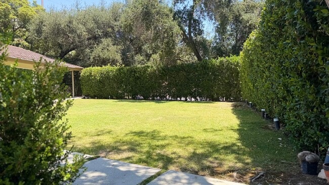 Building Photo - 1385 Greenmont Dr