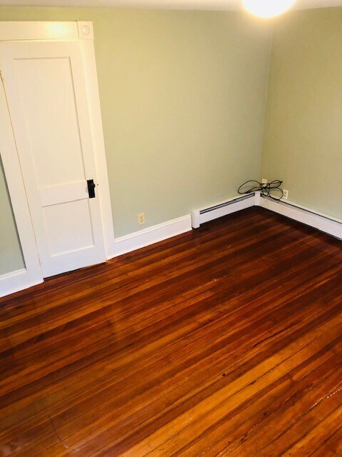 Living room - 160 Walnut St