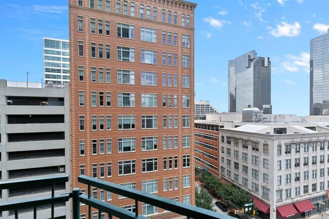 Building Photo - 500 Throckmorton St