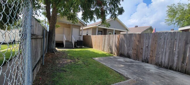 Photo - 1334 Monroe St House