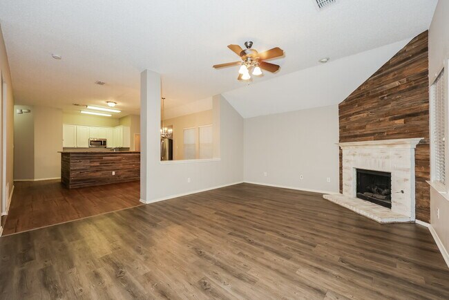 Foto del edificio - 430 Creekwood Ct