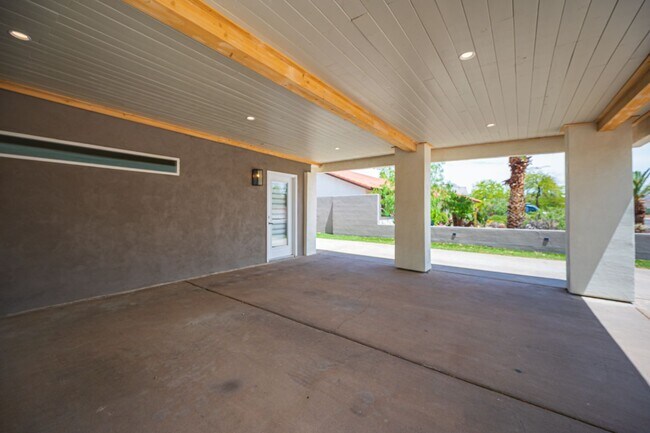 Foto del edificio - European-inspired Mid-Century Henderson Home!