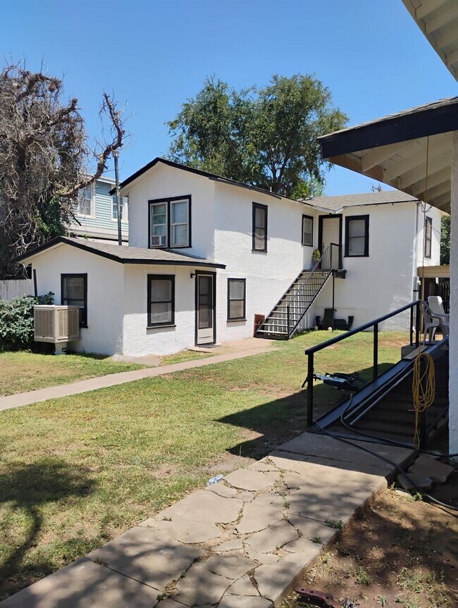 Building Photo - 507 Gidding St