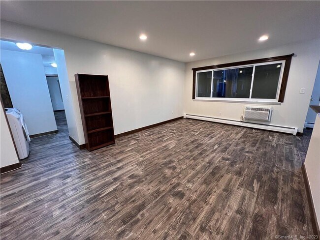 Building Photo - 333 Vincellette St