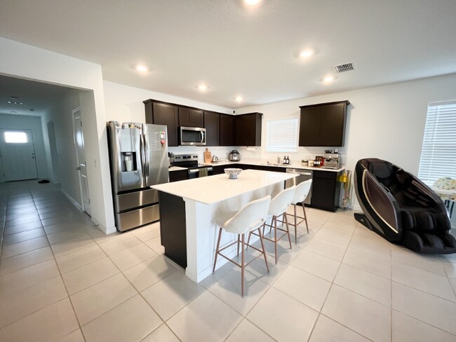 Foto del edificio - 471 Pine Tree Blvd