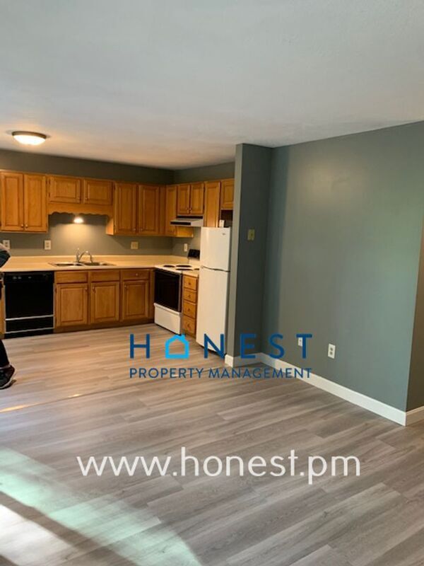 Building Photo - 2647 W River Rd