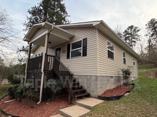 Foto del edificio - 107 Juniper Pl