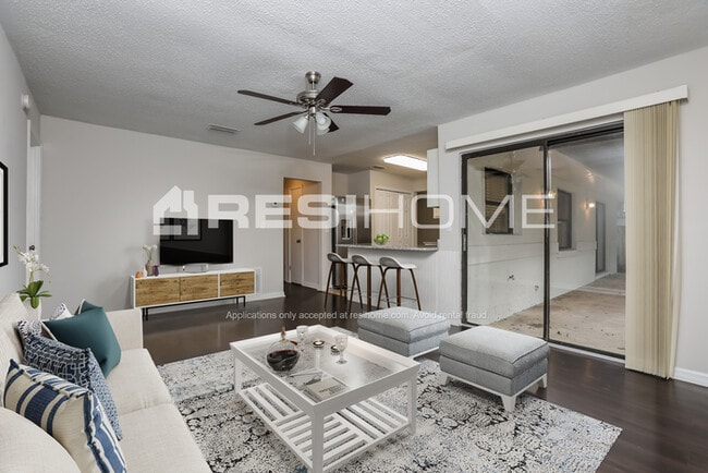 Foto del edificio - 1422 N Buena Vista Ave