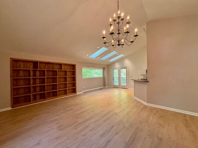 Building Photo - Wonderful Carrboro house with a walk out l...